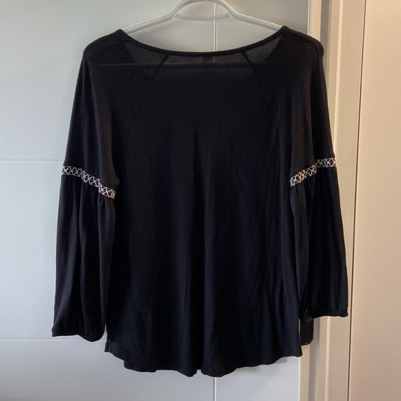Ladies light blouse - Picture 2 of 6